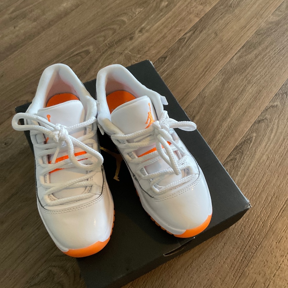 Jordan Retro 11 Low Preschool size 2Y